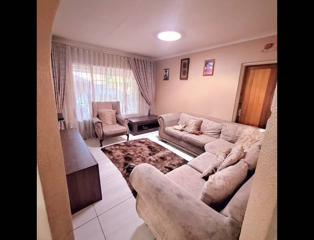 4 BEDROOM TOWNHOUSE FOR SALE IN BIRCHLEIGH